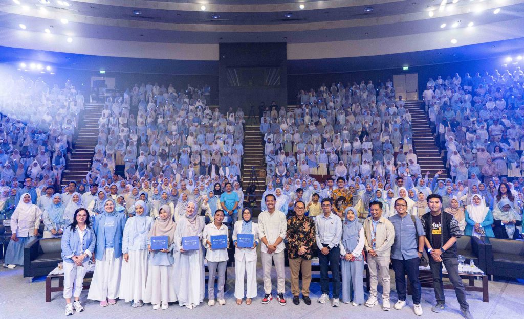Paragon Sambut 25.000 Guru Wardah Inspiring Teacher Generasi 8