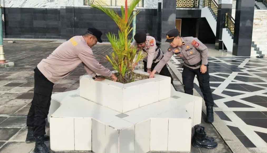 Gotong Royong TNI-Polri Warnai Gerakan Indonesia Asri di Nunukan