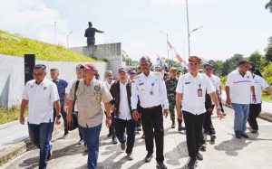 Pemprov Sambut Kunjungan Wamen Digital Sarawak di PLBN Long Nawang