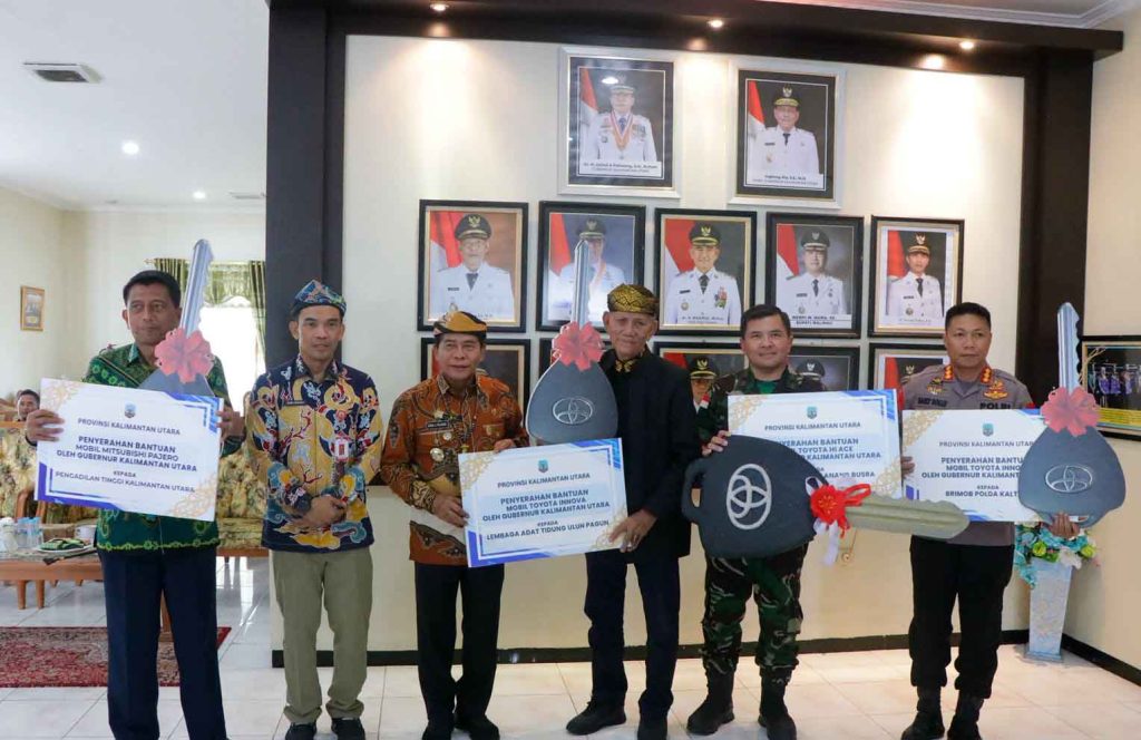 Pemprov Salurkan Hibah Kendaraan Operasional, Perkuat Sinergi Daerah