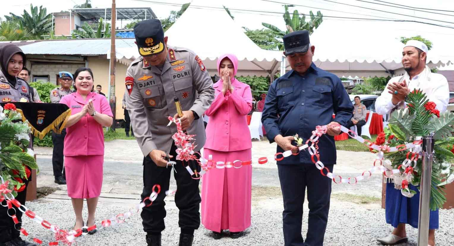 Kapolda Kaltara Serahkan Kunci Program Bedah Rumah Presisi di Kampung Bugis