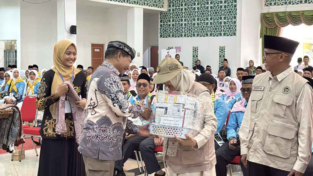 Gubernur Lepas 484 Calon Jemaah Haji Kaltara, Tekankan Kesehatan dan Kekompakan