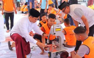 Kapolda Kaltara Sholat Idul Adha Bersama Warga, Salurkan 67 Hewan Kurban