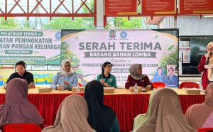 Wakil Ketua II DPRD Nunukan, Serahkan Bahan Lomba Kegiatan Peningkatan Ketahanan Pangan Di Sebatik