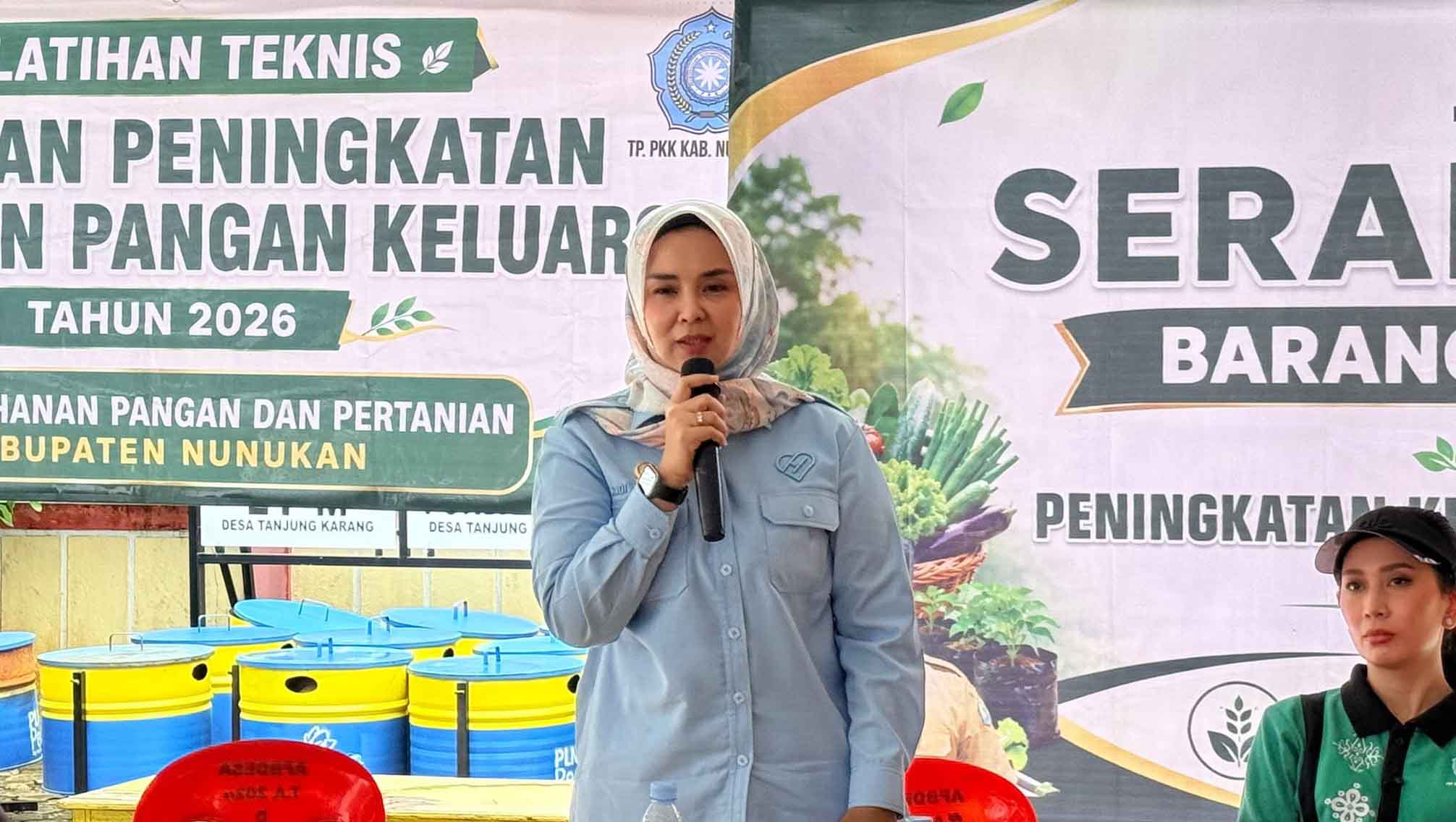 Wakil Ketua II DPRD Nunukan, Serahkan Bahan Lomba Kegiatan Peningkatan Ketahanan Pangan Di Sebatik