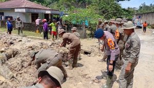 Polres Tarakan dan Brimob Kaltara Tangani Longsor di Juata Kerikil