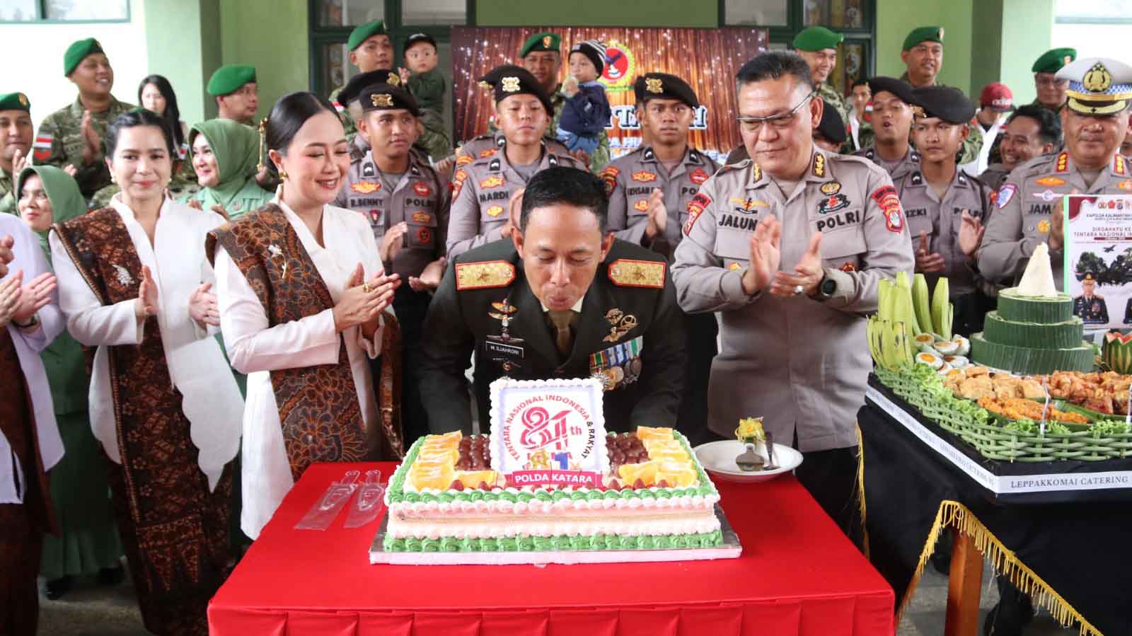 Polda Kaltara Beri Kejutan HUT ke-81 TNI di Mako Korem 092/Maharajalila