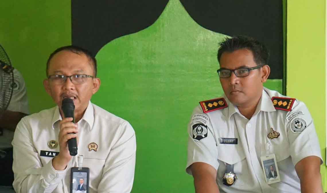 Kepala Kantor Wilayah Direktorat Jenderal Pemasyarakatan Kalimantan Timur dan Utara, Yan Rusmanto, bersama Kepala Lapas Nunukan, Donny Setiawan