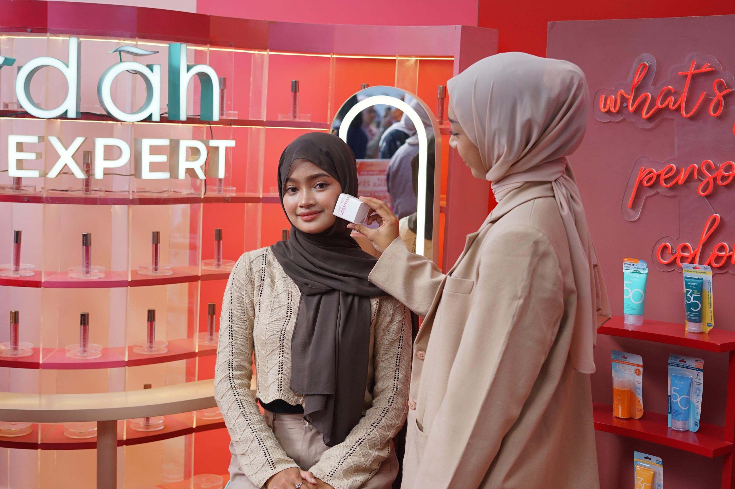 Wardah Hadirkan Experience The Color Expert dan Dukung Seniman Perempuan di ArtJog 2024.