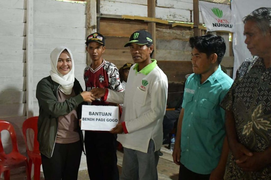 Dukung Produktivitas Petani, Bupati Nunukan Serahkan Bantuan Pertanian Di Seimenggaris.