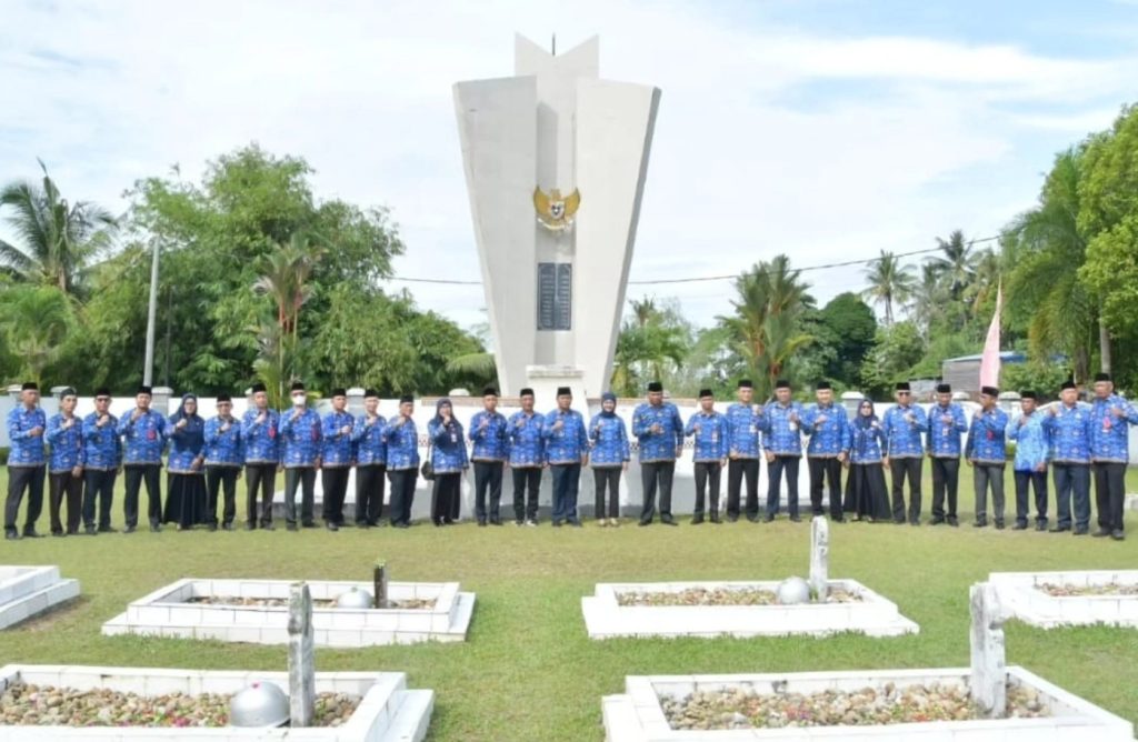 Bupati Nunukan Pimpin Tabur Bunga di Taman Makam Pahlawan