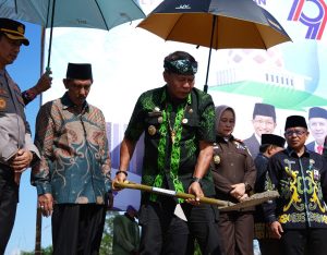 Gubernur Zainal Letakkan Batu Pertama Pembangunan Masjid Ar-Rahman