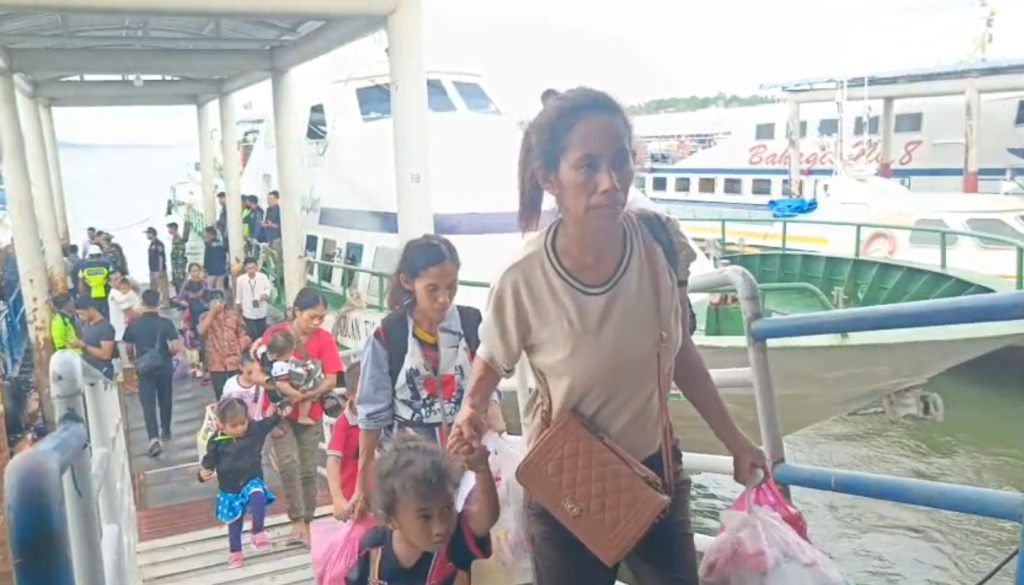 Malaysia Deportasi 306 PMI Tiba Di Pelabuhan Tunon Taka Nunukan