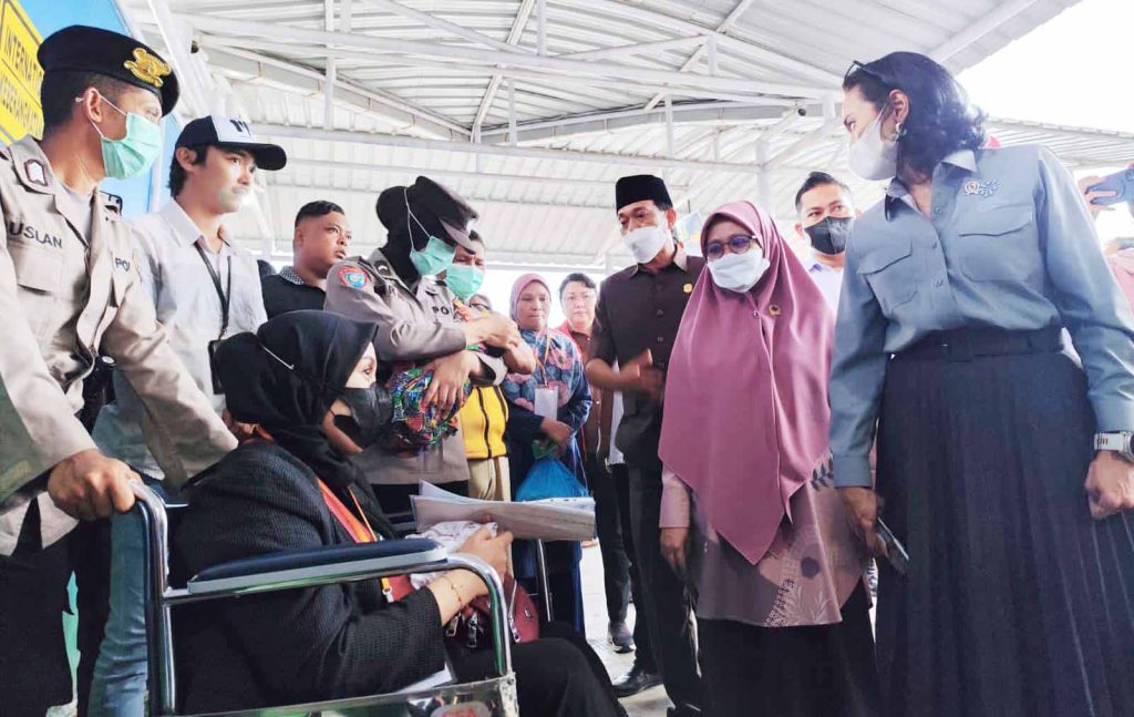 Lagi, Malaysia Deportasi 127 PMI, DPRD Nunukan Sambut dan Berikan Edukasi