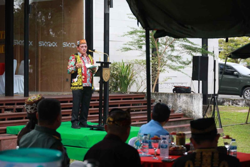 Wagub Ingkong Ala Hadiri Silaturahmi Pangdam VI/Mlw Bersama Tokoh Adat Dayak