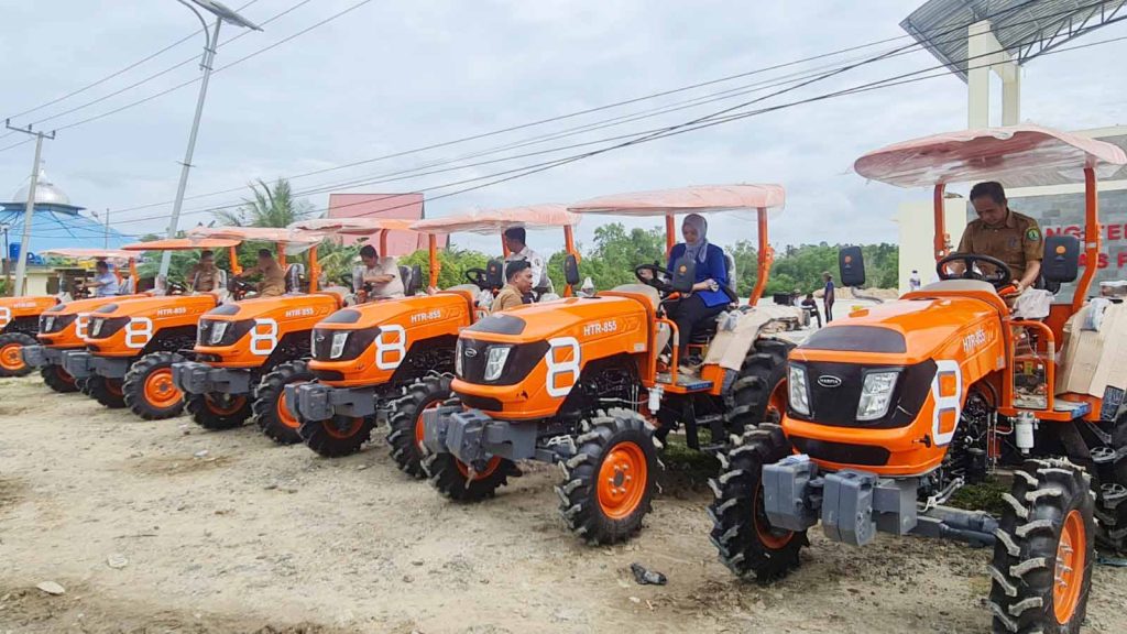 DPRD Nunukan Serahkan Bantuan Alsintan dari Pemerintah Pusat