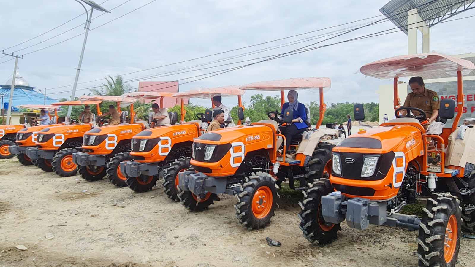 DPRD Nunukan Serahkan Bantuan Alsintan dari Pemerintah Pusat