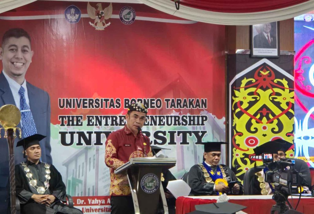 Wisuda UBT ke-40, Pj. Sekprov Ajak Lulusan Berkontribusi Pembangunan Bangsa dan Negara