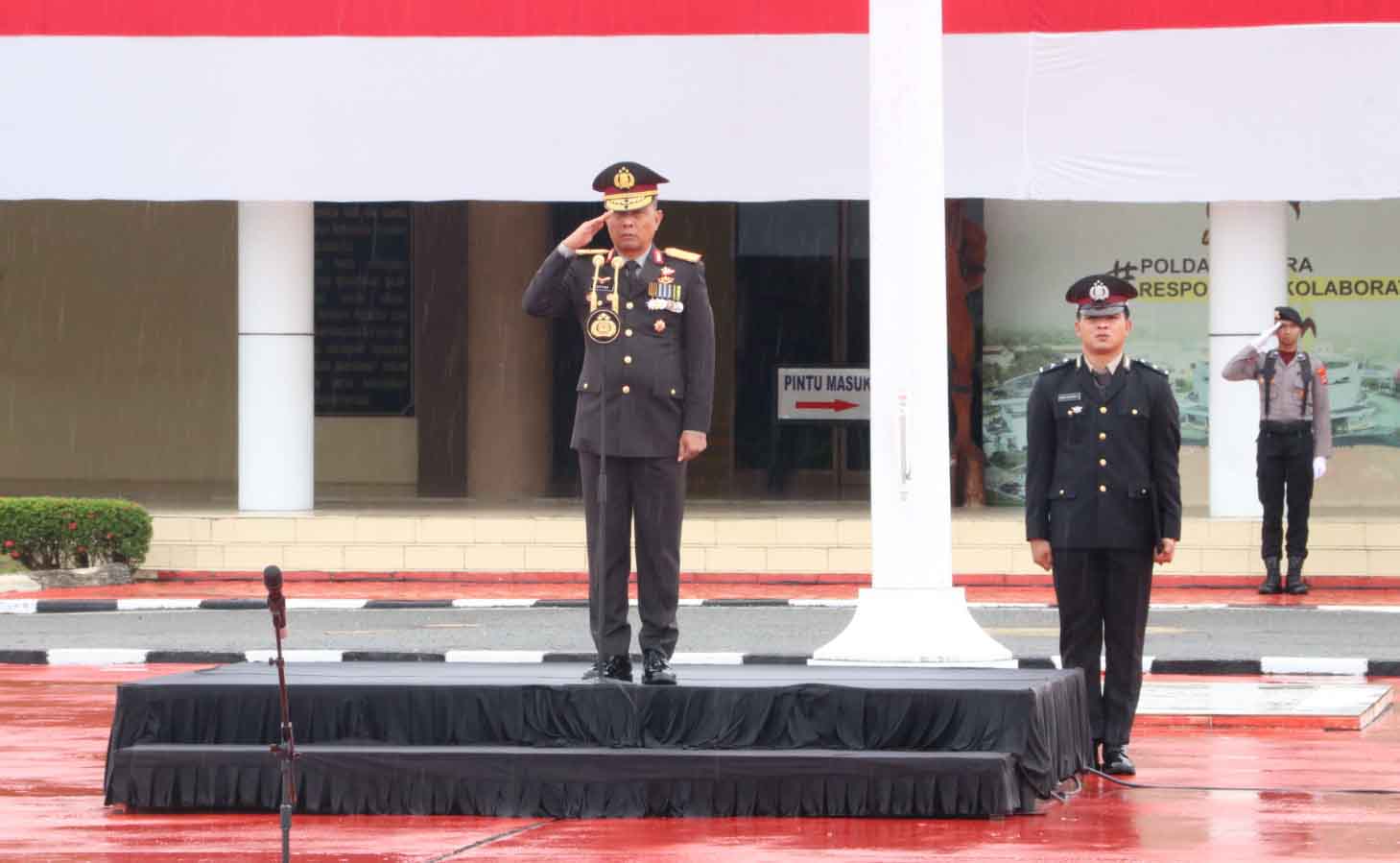 Wakapolda Kaltara Pimpin Upacara HUT ke-80 RI di Lapangan Merah Mako Polda Kaltara