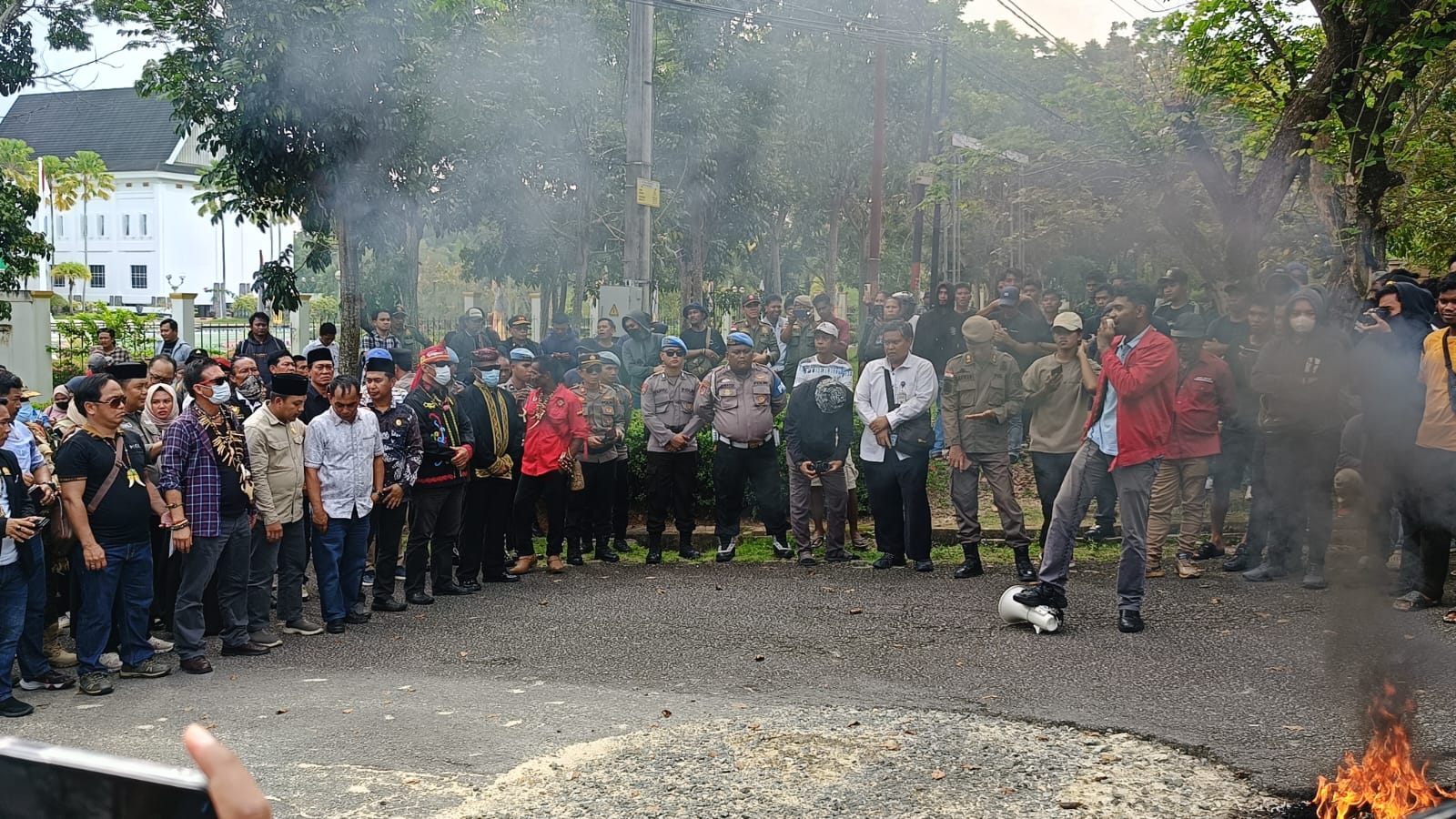 Sampaikan 20 Tuntutan, Aliansi Mahasiswa Peduli Demokrasi Gelar Aksi di Kantor DPRD Nunukan