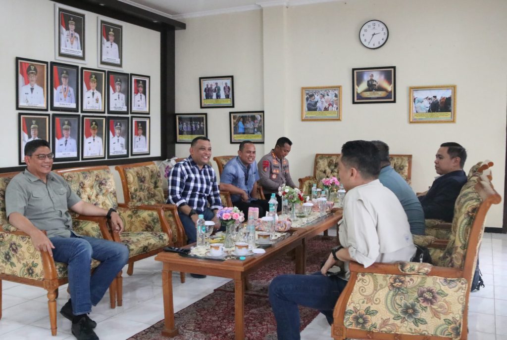 Kapolda Kaltara Beserta Sejumlah PJU Polda Kaltara Sambut Rombongan BPK RI di Bandara Juwata