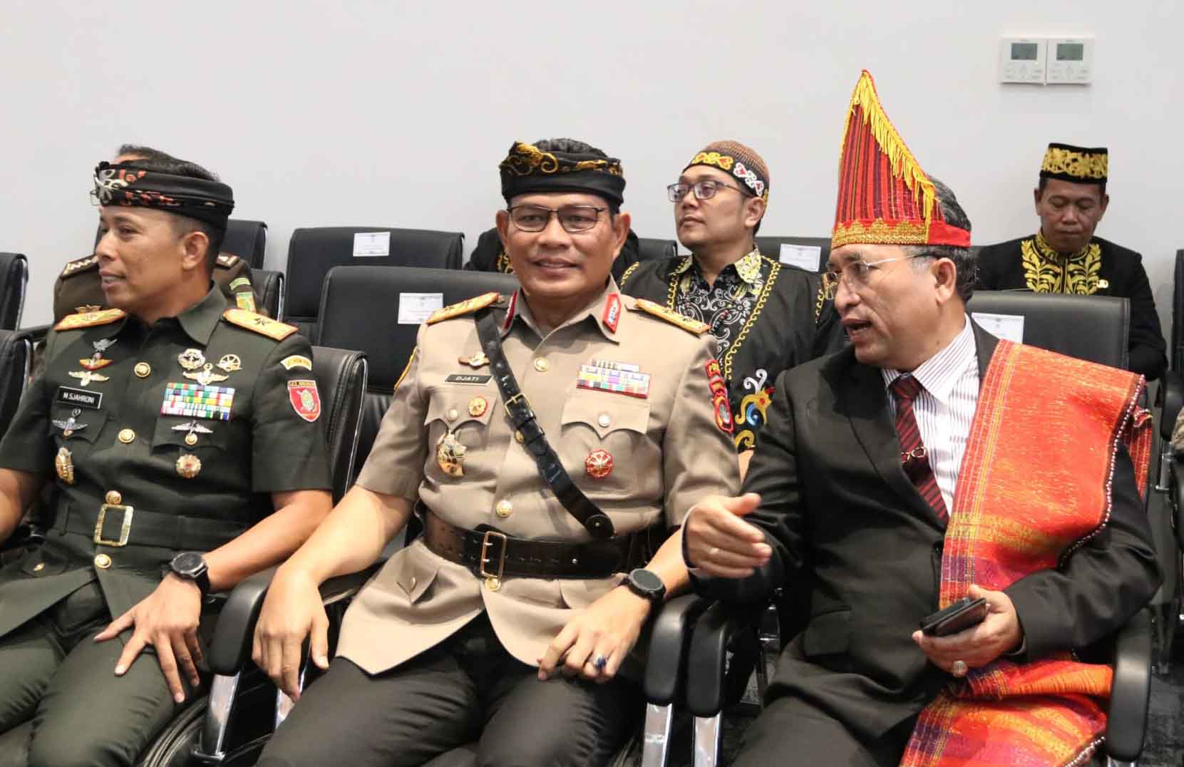 Kapolda Kaltara Hadiri Rapat Paripurna DPRD Prov. Kaltara Peringatan HUT Prov. Kaltara ke-13