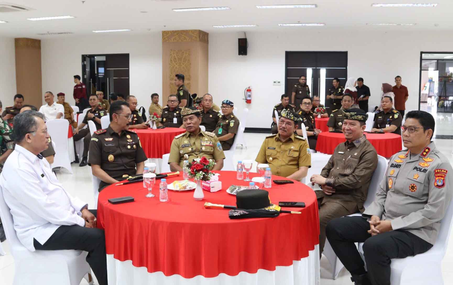 Kapolda Kaltara Hadiri Silaturahmi Bersama Pemerintah Prov. Kaltara dan Ramah Tamah Kajati Kaltara