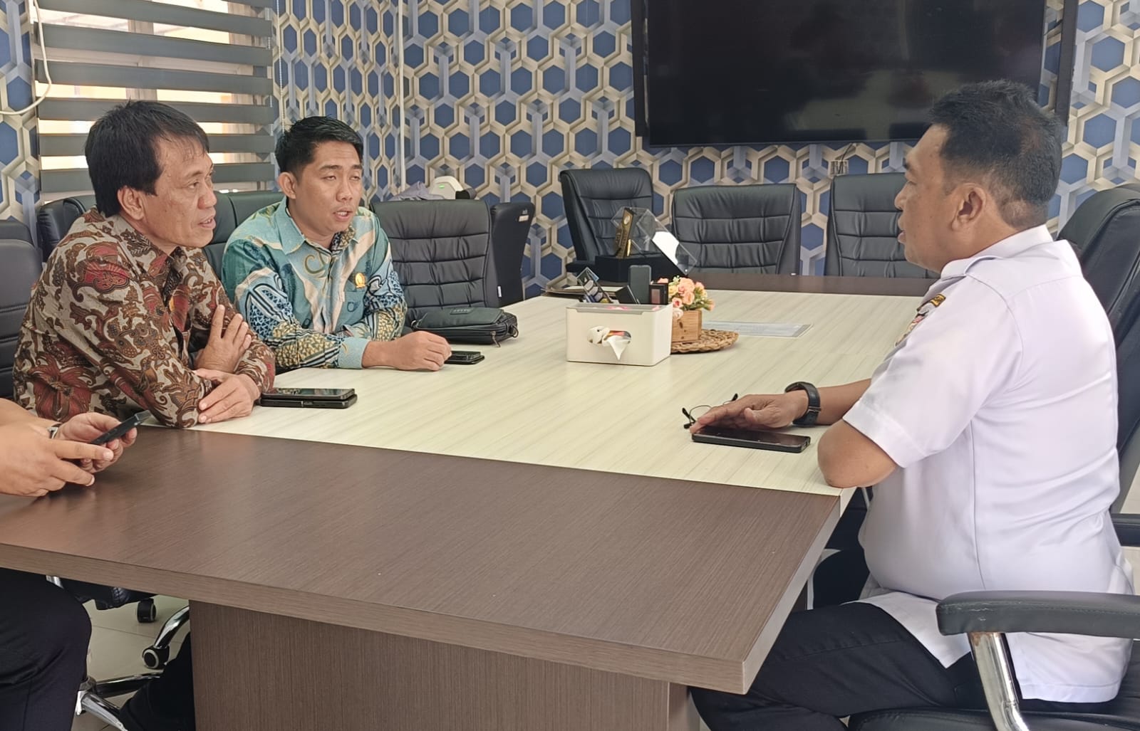 Pelajari Sistem Resi Gudang, DPRD Nunukan Datangi Disperindang Kota Makassar