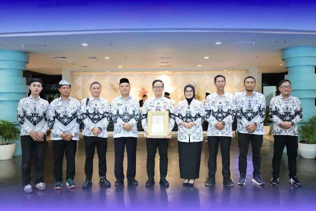 Bupati Tana Tidung Raih Anugerah Dwija Praja Nugraha PGRI