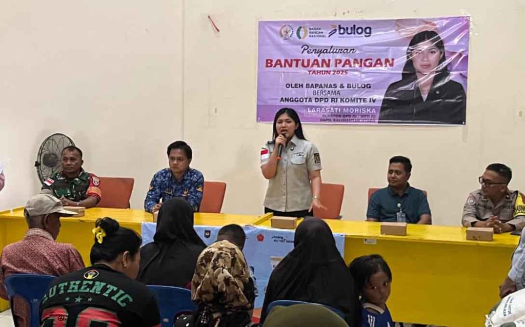 Larasati Moriska Serahkan Bantuan Pangan Bersama Bapanas dan Bulog Di Nunukan Selatan