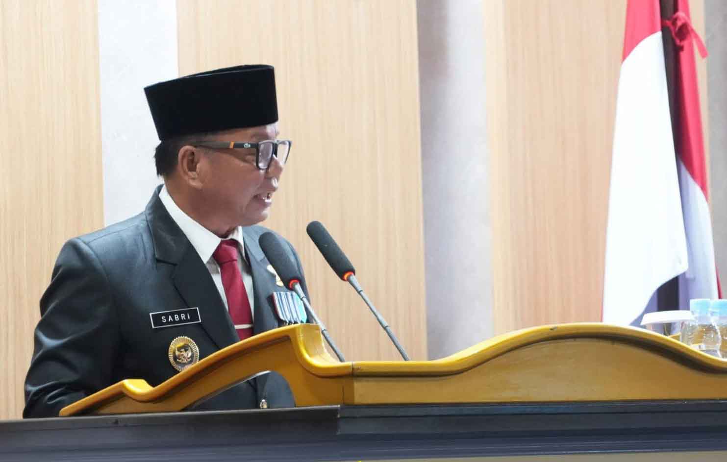 PARIPURNA : Wakil Bupati Tana Tidung, Sabri menyampaikan sambutan di sidang paripurna DPRD, Senin (1/12/2025).
