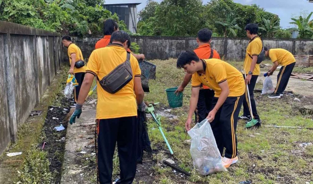 Aksi Bersih-Bersih Polres Malinau di Pasar Induk