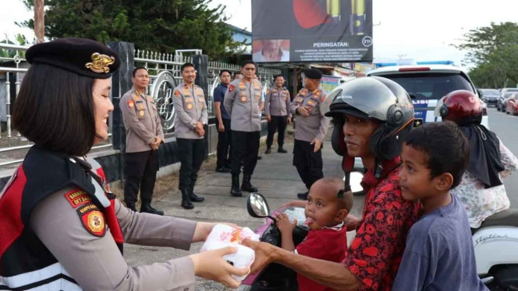 Polda Kaltara Peduli, Berbagi Ratusan Takjil Ramadhan 1447 H
