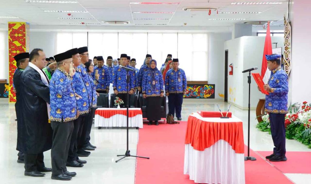 Gubernur Lantik 86 Pejabat, Tekankan Profesionalisme dan Pelayanan Publik