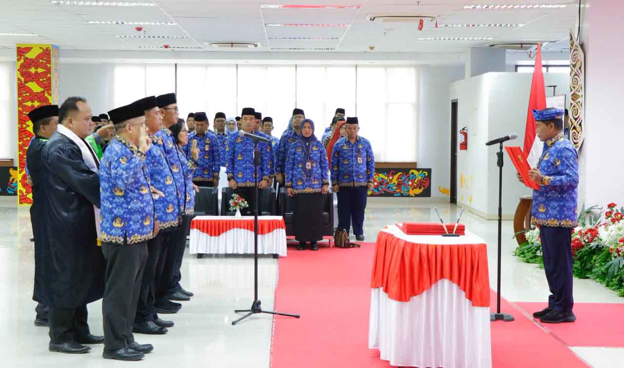 Gubernur Lantik 86 Pejabat, Tekankan Profesionalisme dan Pelayanan Publik