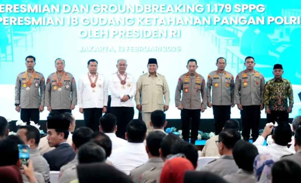 Presiden RI Sematkan Bintang Jasa Dan Satyalancana Untuk Penggerak MBG dan Pasok SPPG Polri