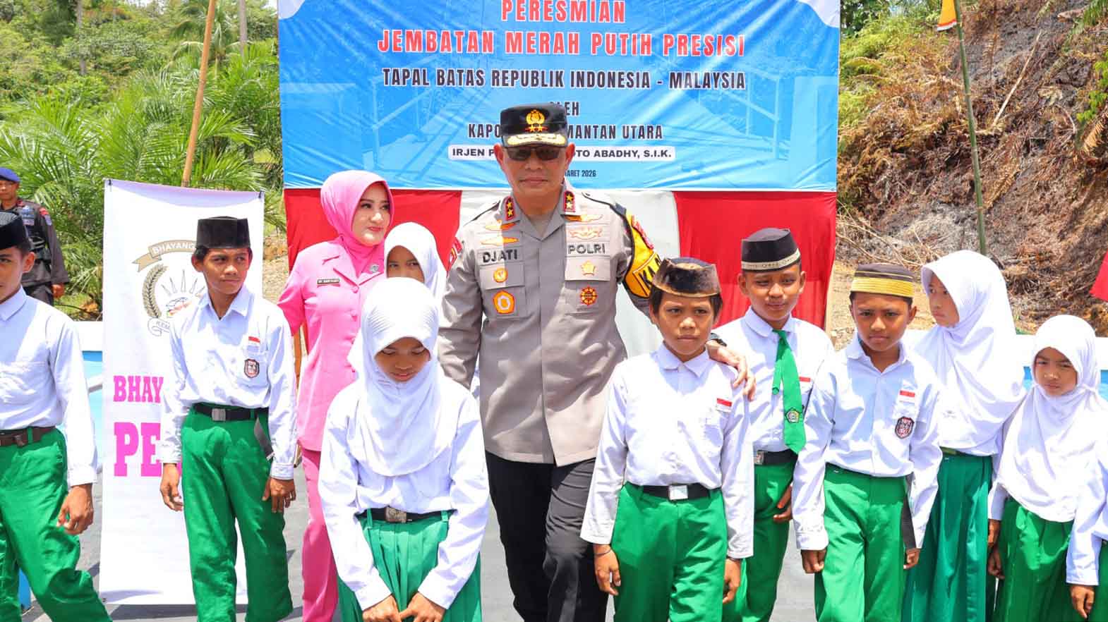 Bukti Bakti Polri Bagi Warga Perbatasan, Kapolda Kaltara Resmikan Jembatan Merah Putih Presisi di Sebatik