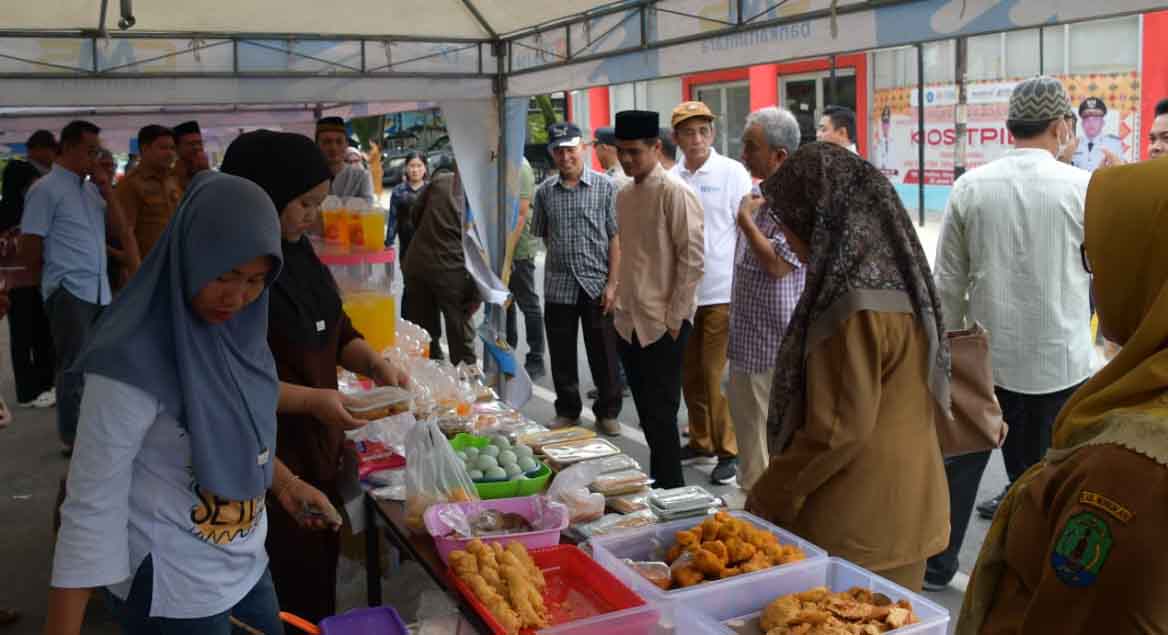 Bupati Nunukan Sambangi Pelaku UMKM, Jajakan Takjil Di Bazar Ramadhan