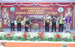 Gubernur Buka Musdalub DAD, Perkuat Persatuan dan Peran Adat dalam Pembangunan