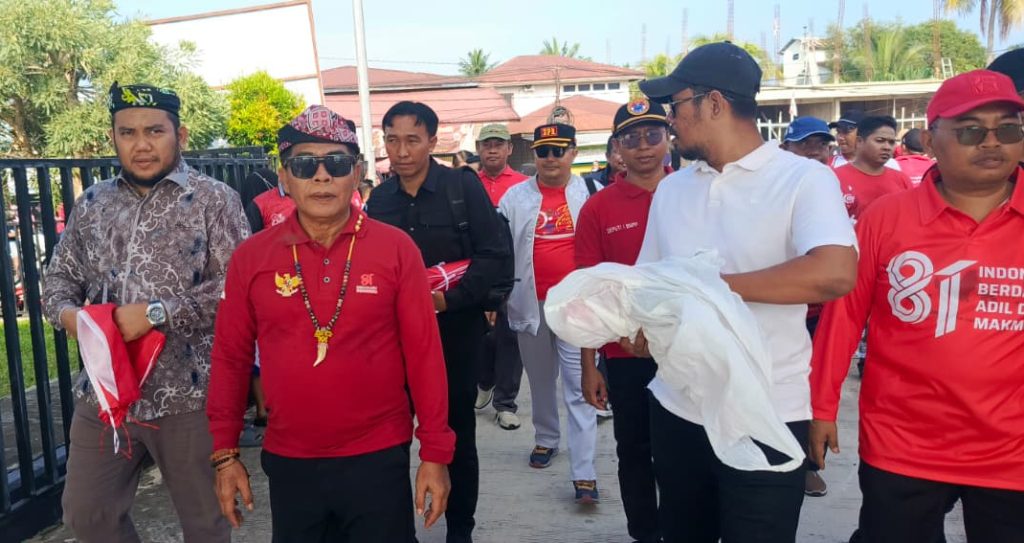 Gubernur Kaltara Launching GERMAS RANA, Bentangkan Merah Putih 81 Meter di Sebatik