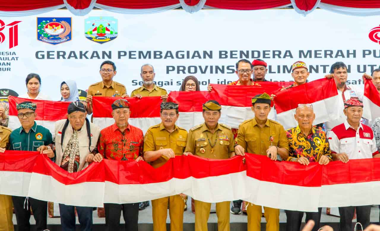 Pemprov Bagikan Bendera Merah Putih, Ajak Masyarakat Semarakkan HUT RI ke-81