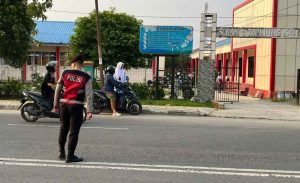 36 Personel Ditsamapta Polda Kaltara Amankan Lalu Lintas Siswa Sekolah di Tanjung Selor