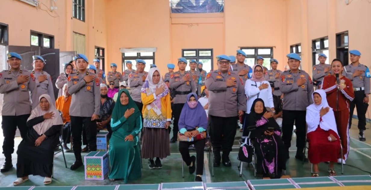 HUT Propam Polri ke-24, Bidpropam Polda Kaltara Berbagi dan Sapa Lansia di Panti Marga Rahayu