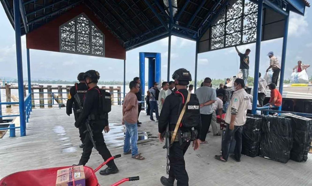 Brimob Polda Kaltara Intensifkan Patroli Harkamtibmas di Pelabuhan Bulungan