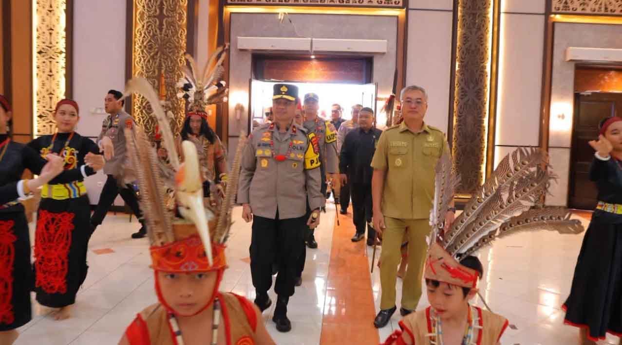 Kapolda Kaltara Terima Gelar Adat Tuk Ganang Mulung